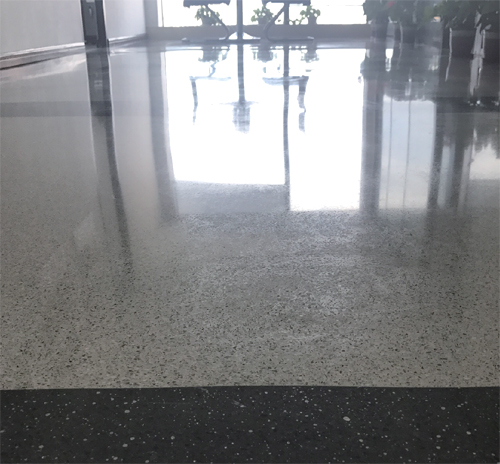 無溶劑環(huán)氧重載砂漿/磨石地坪系統(tǒng)